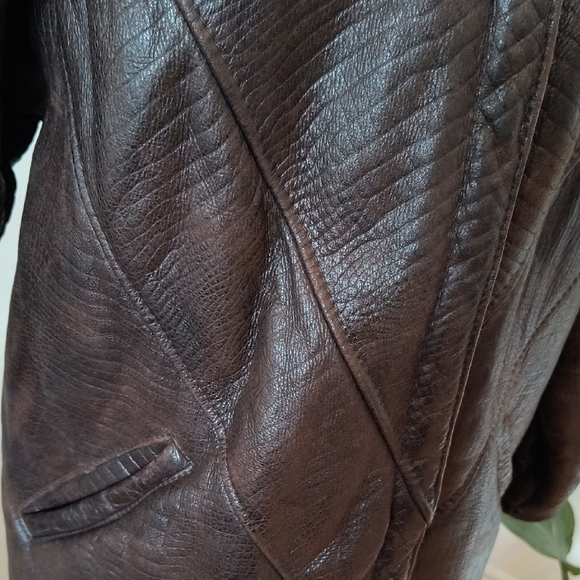 Original Shearling Brown Crocodile Embossed Coat with Fur Collar. Size Large - Picture 7 of 8